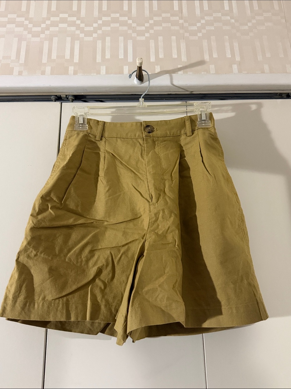 Uniqlo High-Waist Cotton Linen Shorts in Mustardy Yellow